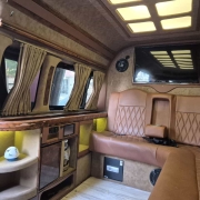 داخل خودروهای ون VIP 8