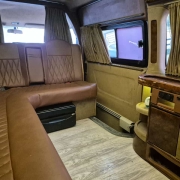 داخل خودروهای ون VIP 9